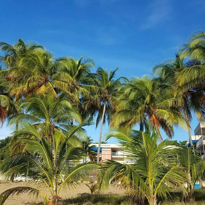 1St Floor, A/C Everywhere, Balcony With Beach View In Luquillo Porto Rico